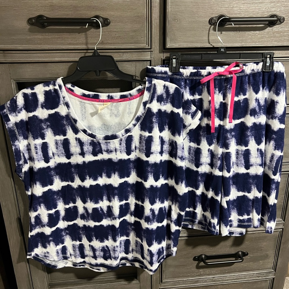HUE Vibrant Blue and White Tie-Dye Sleep Set